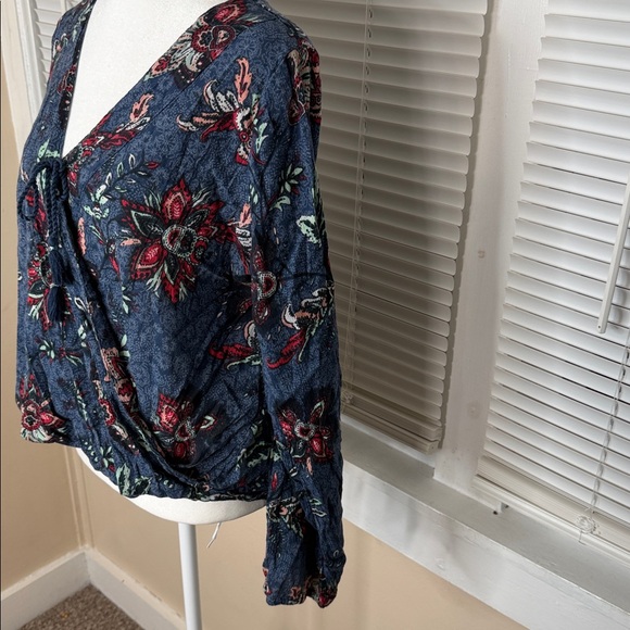 Hollister Floral V-Neck High Low Blouse - Picture 4 of 7